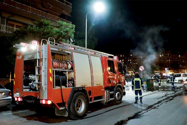 Πυρκαγιά σε κτίριο στον Πειραιά